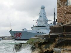 Então, onde está o HMS Dragon três semanas após um ataque de drone iraniano à RAF Akrotiri? ‘A caminho…’ O destróier da Marinha Real HMS Dragon partiu de Portsmouth em 10 de março, mas não havia sinal dele em Chipre