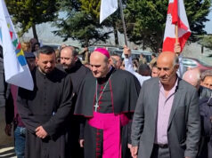 Enviado do Vaticano visita igreja libanesa após padre ser morto em bombardeio Enviado do Vaticano visita igreja libanesa após padre ser morto em bombardeio