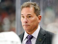Equipe da NHL demite técnico vencedor da Stanley Cup em meio a uma sequência de três derrotas Head coach Bruce Cassidy of the NHL's Las Vegas Golden Knights