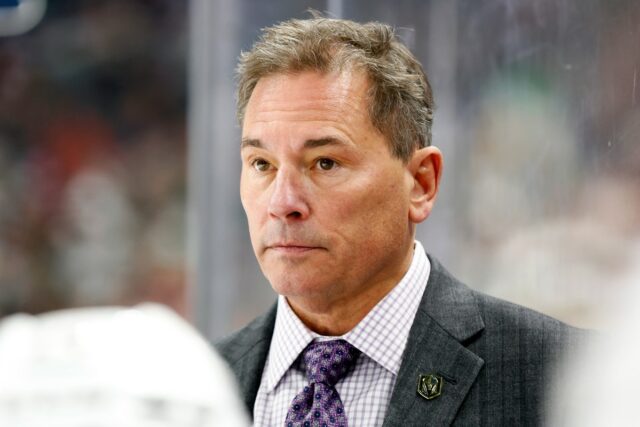 Equipe da NHL demite técnico vencedor da Stanley Cup em Head coach Bruce Cassidy of the NHL's Las Vegas Golden Knights
