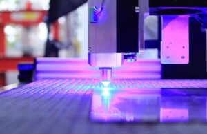 Esses novos processos de fabricação inteligentes são bons para a Apple e para o meio ambiente Dois novos processos de fabricação inteligentes são bons para a Apple e para o meio ambiente | Foto meramente ilustrativa de uma máquina CNC