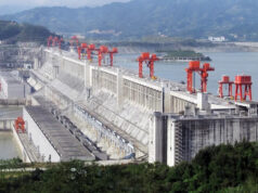 Esta barragem chinesa é tão grande que alterou a rotação da Terra Vista aérea de satélite da Barragem das Três Gargantas, no rio Yangtze, na China.