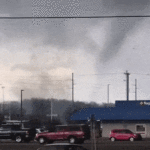 O NWS disse que uma avaliação inicial confirmou que um tornado EF3 com ventos de pelo menos 241 km/h atingiu a área de Union Lake.