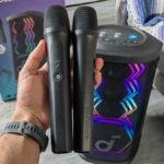 Este alto-falante transforma qualquer música em uma faixa de karaokê e tem US $ 70 de desconto durante a grande promoção de primavera da Amazon