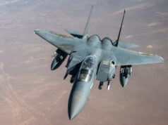 Este caça a jato americano nunca perdeu uma batalha aérea, mas acabou de ser abatido F-15E Strike Eagle e F/A-18 Super Hornet em vôo