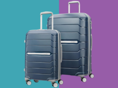 Este conjunto de malas Samsonite de primeira linha tem mais de US $ 200 de desconto na Amazon Duas malas Samsonite, uma menor e outra maior, ambas azuis com superfícies texturizadas e detalhes prateados.