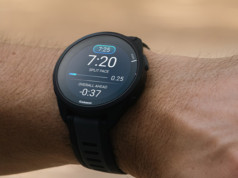 Este smartwatch Garmin é frequentemente esquecido, mas não pelo preço com desconto atual Pessoa usando Garmin Forerunner 165