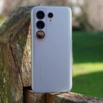 A lateral do Tecno Camon 50 Ultra