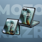 Motorola Razr 2025 em Spring Bud contra um canteiro de flores