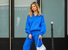 Estes 17 conjuntos de lounge soltos e luxuosos embelezam cada tipo de corpo NOVA IORQUE, NOVA IORQUE - 14 DE SETEMBRO: Kate Smolianinova vista usando óculos de sol retangulares finos Vehla Eyewear em marrom escuro. Seu cabelo penteado em um corte elegante na altura do queixo com uma parte central suave. Uma blusa Kobi Halperin de renda branca transparente com bordado floral, gola alta com babados, mangas volumosas e bordas recortadas, combinada com jeans Kobi Halperin azul de cintura alta com detalhes em jacquard floral tonal e uma bolsa de couro marrom macio Gerard Darel com pregas franzidas e alças arredondadas, fora do desfile de Ulla Johnson, durante a New York Fashion Week, em 14 de setembro de 2025 na cidade de Nova York. (Foto de Jeremy Moeller/Getty Images)