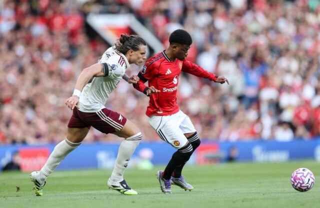 Estrela da Premier League conta o que achou 'louco' na primeira vez que jogou em Old Trafford contra o Man Utd
