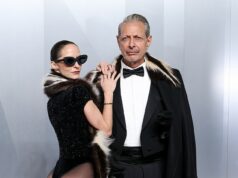 Estrelas da lista A trocam vestidos formais no tapete vermelho do Oscar por looks de festa sexy – com a esposa de Jeff Goldblum, Emilie Livingston, Heidi Klum, Amelia Gray Hamlin e Kate Hudson aumentando a temperatura na festa da Vanity Fair As estrelas chegaram ao tapete vermelho na festa do Oscar da Vanity Fair em uma série de conjuntos atrevidos - liderados pela dançarina canadense Emilie Livingston, que chegou com Jeff Goldblum e usava um macacão minúsculo, meia-calça e salto alto.
