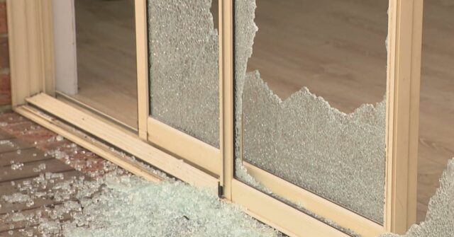 Porta de vidro quebrada 