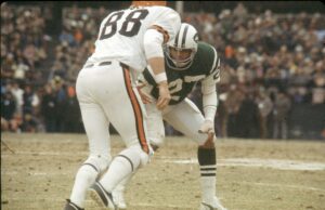 Ex-Jets Safety, personalidade de longa data da mídia, morre aos 76 anos Jets Phil Wise obituary cause of death