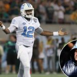 A quarterback do Tar Heels da Carolina do Norte, Marquise Williams (12), reage após fazer uma interferência no 2º quarto do Russell Athletic Bowl de 2015 entre o Tar Heels da Carolina do Norte e o Baylor Bears no Florida Citrus Bowl