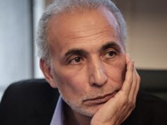 Ex-professor de estudos islâmicos de Oxford será julgado em sua ausência por acusações de ter estuprado três mulheres depois que o tribunal rejeitou sua alegação de estar doente demais para comparecer Ex-professor de estudos islâmicos de Oxford será julgado em sua ausência por acusações de ter estuprado três mulheres depois que o tribunal rejeitou sua alegação de estar doente demais para comparecer