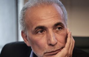 Ex-professor de estudos islâmicos de Oxford será julgado em sua ausência por acusações de ter estuprado três mulheres depois que o tribunal rejeitou sua alegação de estar doente demais para comparecer Ex-professor de estudos islâmicos de Oxford será julgado em sua ausência por acusações de ter estuprado três mulheres depois que o tribunal rejeitou sua alegação de estar doente demais para comparecer