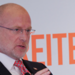 Exclusivo - Chefe da FCC, Brendan Carr: Agência está tentando 'revigorar e capacitar' estações de TV locais