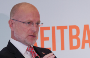 Exclusivo – Chefe da FCC, Brendan Carr: Agência está tentando ‘revigorar e capacitar’ estações de TV locais Exclusivo - Chefe da FCC, Brendan Carr: Agência está tentando 'revigorar e capacitar' estações de TV locais