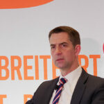 Exclusivo - Senador Cotton: A China ficou rica enganando os trabalhadores americanos, mas Trump está reagindo