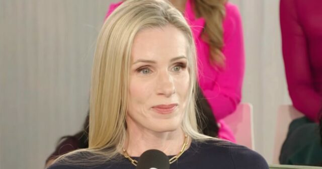 Executiva do Coldplay Kiss Cam abre para Oprah e diz que seu ex-marido também estava no show
