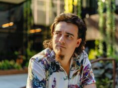 Exército dos EUA anuncia contrato com Anduril no valor de até US$ 20 bilhões Palmer Luckey, founder of Anduril Industries, during an interview on "The Circuit with Emily Chang" at Anduril's headquarters in Costa Mesa, California, US, on Thursday, Dec. 14, 2023. Anduril recently beat several legacy defense players in a contest for a major contract to develop an unmanned fighter jet for the US Air Force and is now valued at $8.5 billion. Photographer: Kyle Grillot/Bloomberg via Getty Images