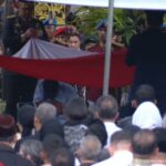 Experimente Sutrisno Dies, Palácio Insta o Público a Hastear Bandeiras a Meio Mastro por 3 Dias