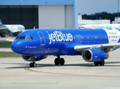 FAA dos EUA emite parada em solo para todos os aviões JetBlue A JetBlue Airways solicitou escala em todos os destinos, informou a Administração Federal de Aviação dos EUA em comunicado na terça-feira.