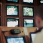 FBI e DIA confirmam que estão comprando dados de localização de cidadãos dos EUA de corretores de dados | Foto de uma sala de vigilância CCTV
