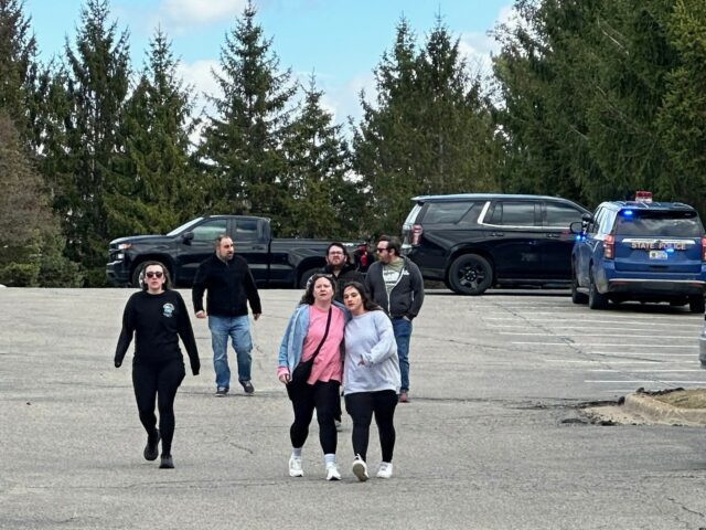 FBI relata ‘situação de atirador ativo’ na sinagoga da área de Detroit, nos EUA
