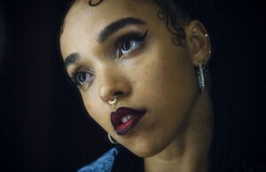 FKA twigs processa ex-namorado Shia LaBeouf por NDA ‘ilegal’ FKA twigs processa ex-namorado Shia LaBeouf por NDA 'ilegal'