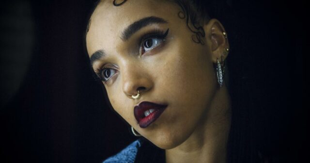 FKA twigs processa ex-namorado Shia LaBeouf por NDA 'ilegal' FKA twigs processa ex-namorado Shia LaBeouf por NDA 'ilegal'