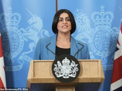 Famílias de requerentes de asilo reprovados ofereceram até £ 40.000 para deixar a Grã-Bretanha voluntariamente no novo esquema trabalhista A ministra do Interior, Shabana Mahmood, revelou o novo esquema - que começa imediatamente - ao fazer hoje um discurso sobre a política de imigração no centro de Londres.