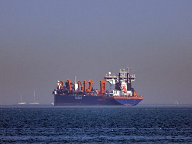 Fechamento do Estreito de Ormuz aumenta temores de aumento dos preços do petróleo
