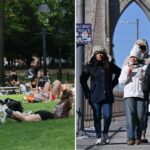 Pessoas aproveitando o clima no Washington Square Park.