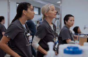 Final da 2ª temporada de ‘The Pitt’ será exibido antecipadamente para profissionais de saúde na Alamo Drafthouse Final da 2ª temporada de 'The Pitt' será exibido antecipadamente para profissionais de saúde na Alamo Drafthouse