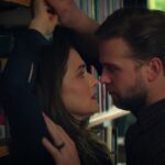 Rachel Weisz como o protagonista e Leo Woodall como Vladimir em