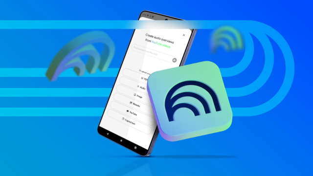 Um jovem usando um laptop e fones de ouvido, sentado entre os logotipos flutuantes do YouTube e do NotebookLM.