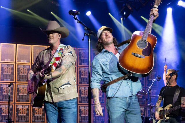 Florida Georgia Line se reúne pela primeira vez em 4 anos após separação durante show em Nashville
