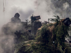 Fogo amigo: Exército britânico punirá soldados escrevendo canções satíricas enquanto o moral despenca Fogo amigo: Exército britânico punirá soldados escrevendo canções satíricas enquanto o moral despenca