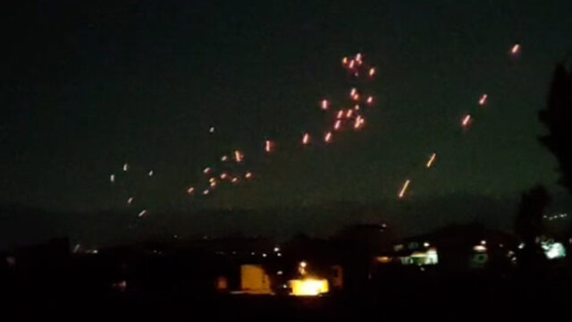 Fogo antiaéreo visto no leste do Líbano em meio à incursão israelense
