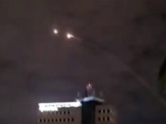 Foguetes iranianos interceptados sobre o centro de Israel Foguetes iranianos interceptados sobre o centro de Israel