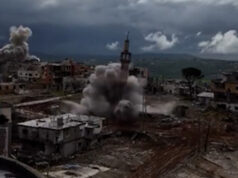 Forças israelenses explodem minarete de mesquita no sul do Líbano Forças israelenses explodem minarete de mesquita no sul do Líbano