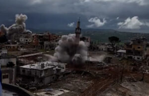 Forças israelenses explodem minarete de mesquita no sul do Líbano Forças israelenses explodem minarete de mesquita no sul do Líbano