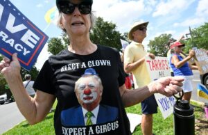 Fortaleza de Trump realiza o maior protesto “sem reis” de todos os tempos Fortaleza de Trump realiza o maior protesto "sem reis" de todos os tempos
