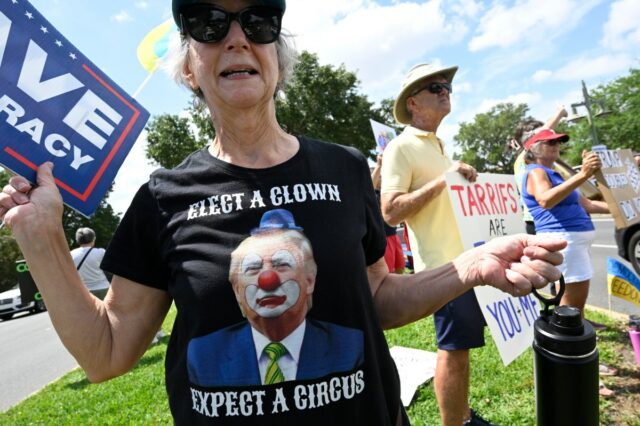 Fortaleza de Trump realiza o maior protesto "sem reis" de Fortaleza de Trump realiza o maior protesto "sem reis" de todos os tempos
