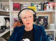 Foto assustadora mostra Andrew apenas de roupão com Epstein Yahoo news home