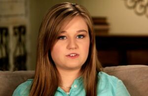 Foto da esposa de Joseph Duggar, Kendra Duggar, revelada após a prisão Kendra Duggar Mugshot revelado após prisão em março no Arkansas