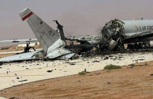 Fotos dramáticas ‘mostraram aviões destruídos da Força Aérea dos EUA’ depois que ataque de mísseis iranianos deixou tropas gravemente feridas Uma imagem parece mostrar uma aeronave E-3G Sentry da Força Aérea dos EUA em ruínas na Base Aérea Prince Sultan, na Arábia Saudita, após um ataque iraniano com mísseis e drones.