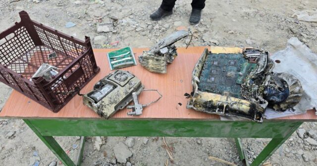 Fotos parecem mostrar fragmentos de mísseis Tomahawk dos EUA no local do ataque mortal a uma escola no Irã 